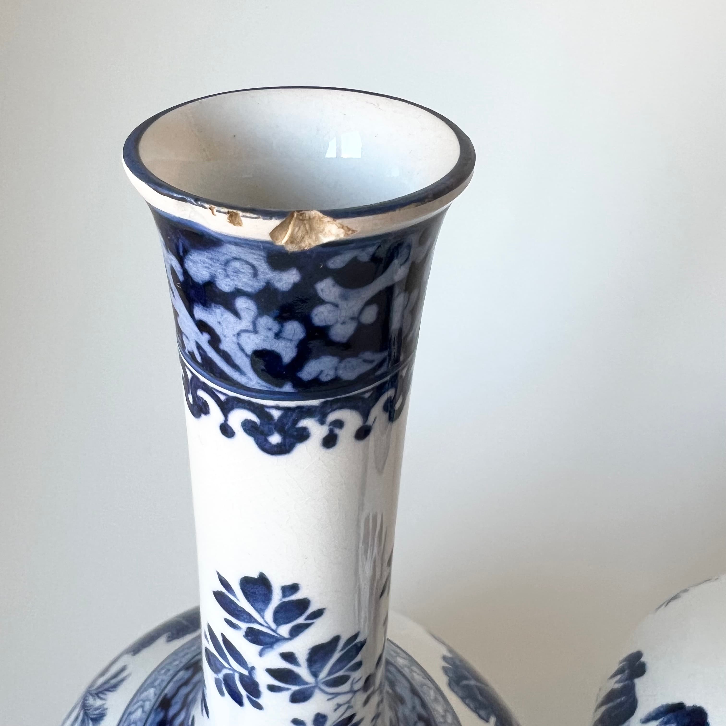 Set of 4 Antique 'Real Old Willow' Vases by Booths detail 3