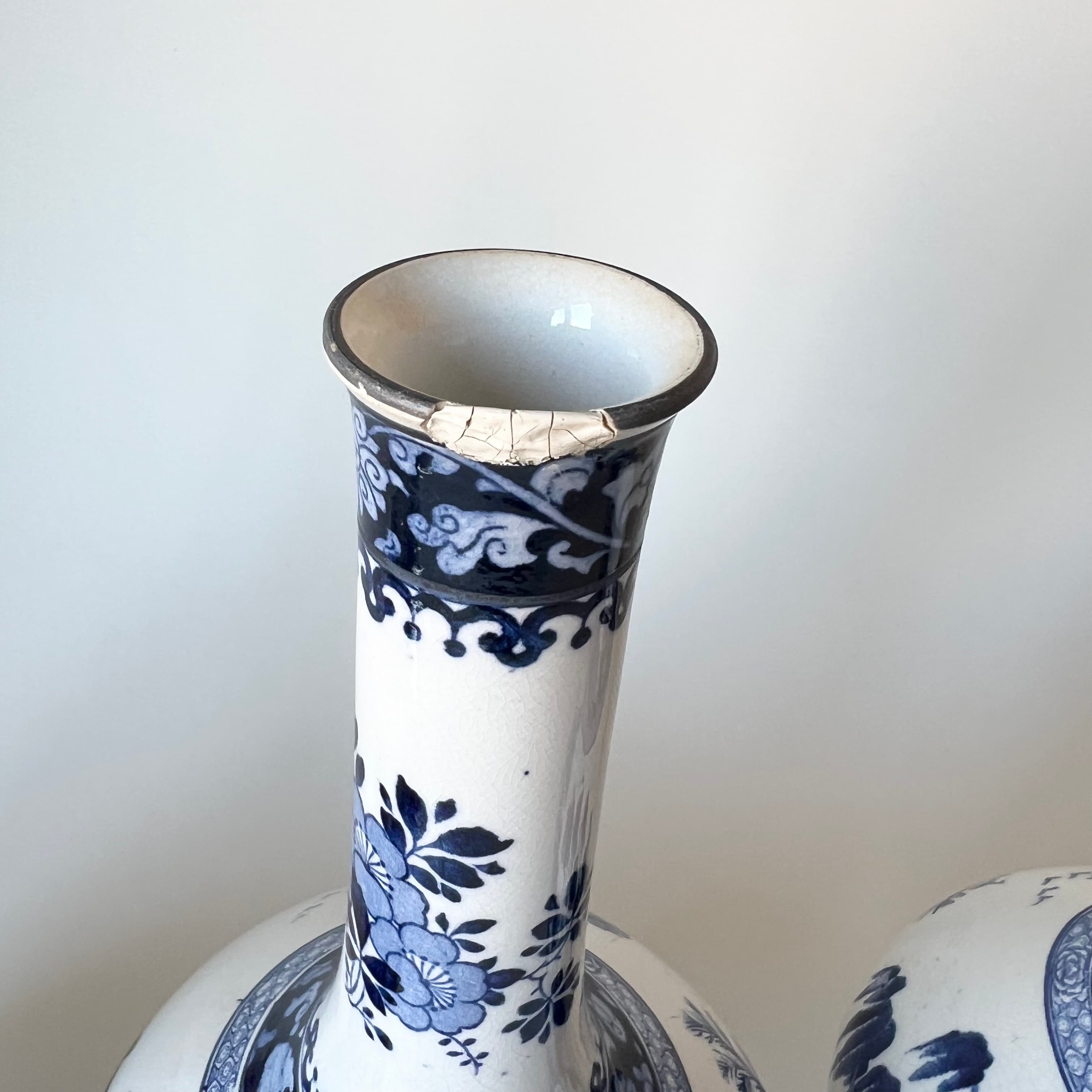 Set of 4 Antique 'Real Old Willow' Vases by Booths detail 4