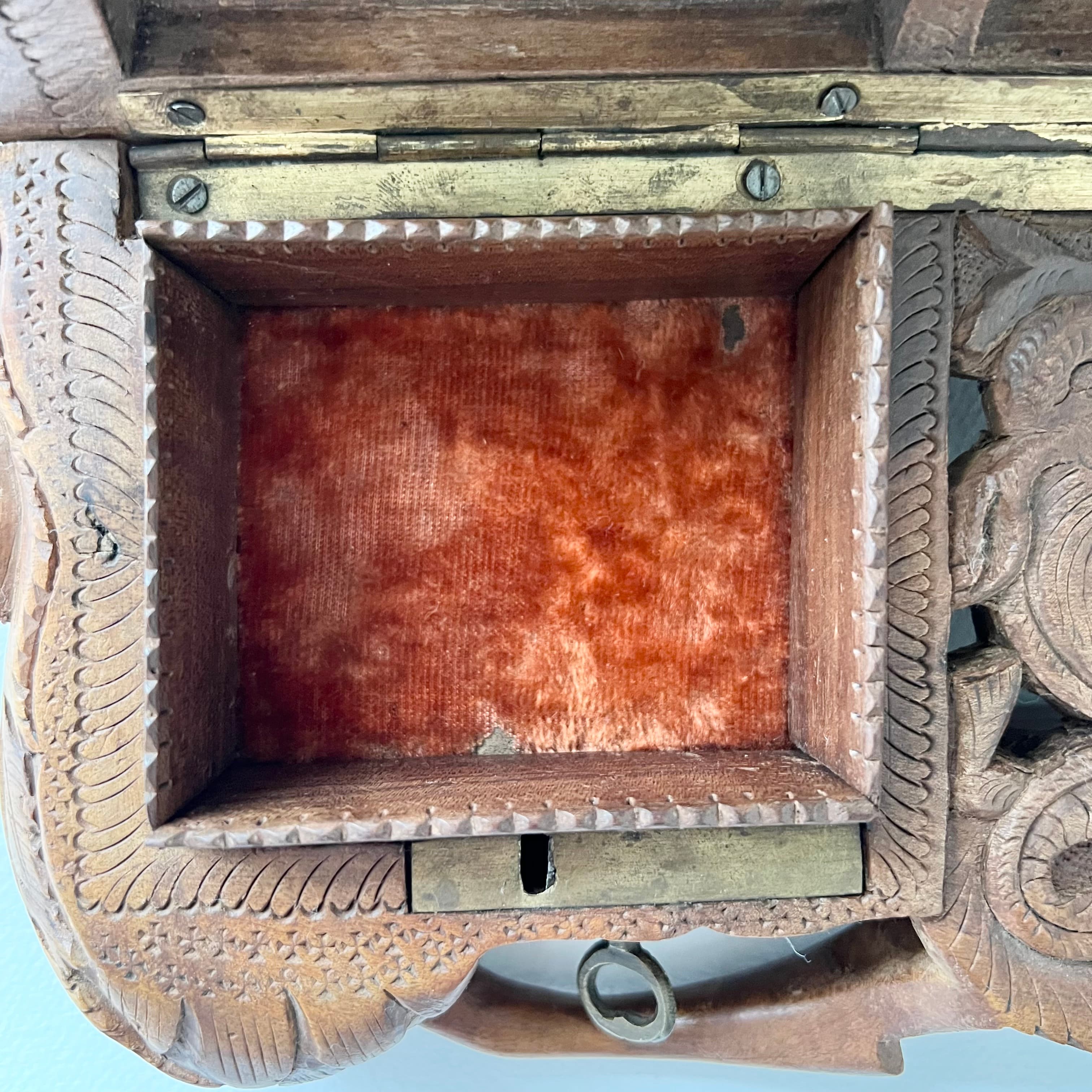 Vintage Hand-Carved Dragon Wood Jewellery Box detail 6