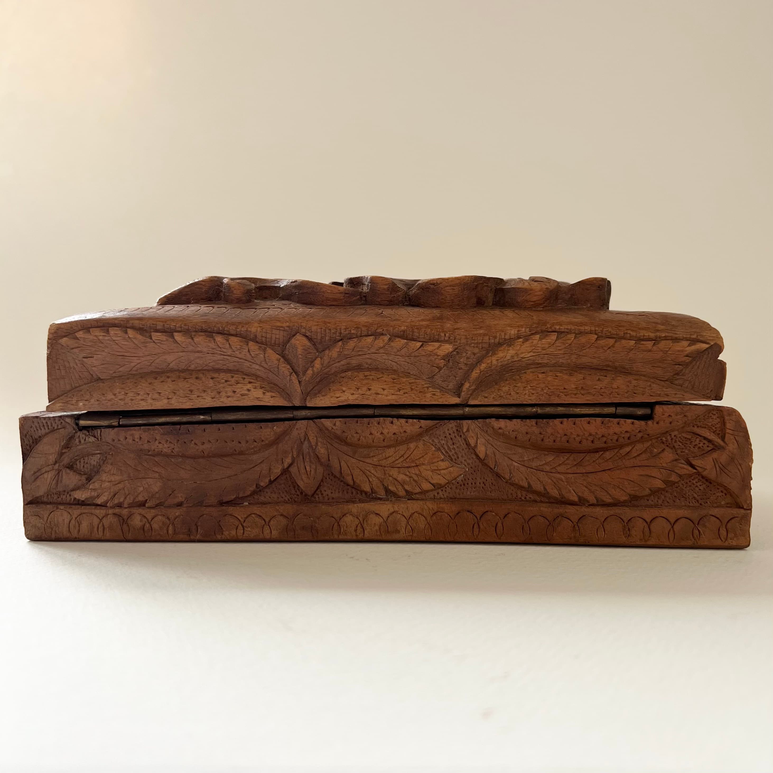 Vintage Hand-Carved Dragon Wood Jewellery Box detail 8