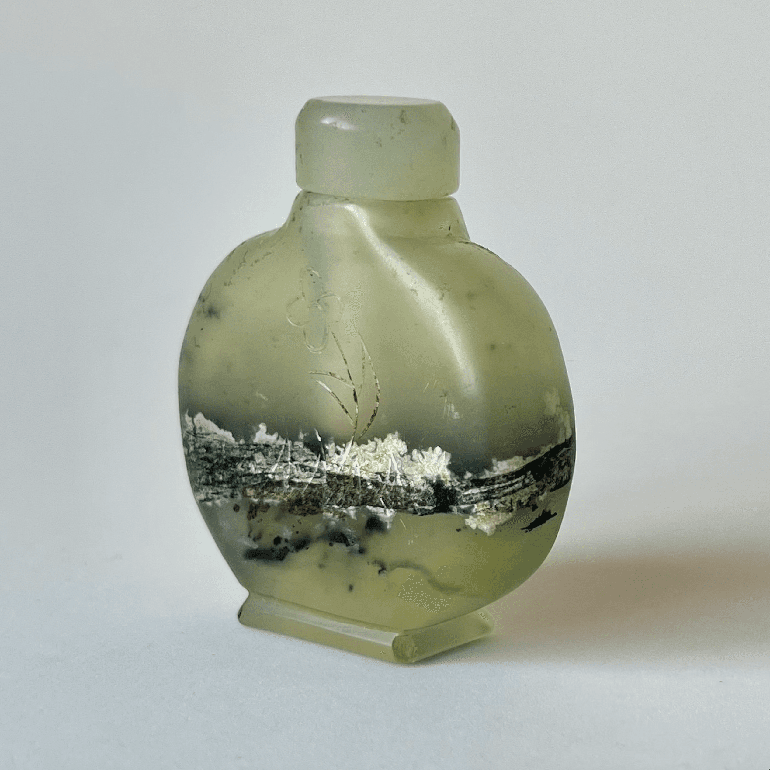 Vintage Carved Hardstone Snuff Bottle detail 1