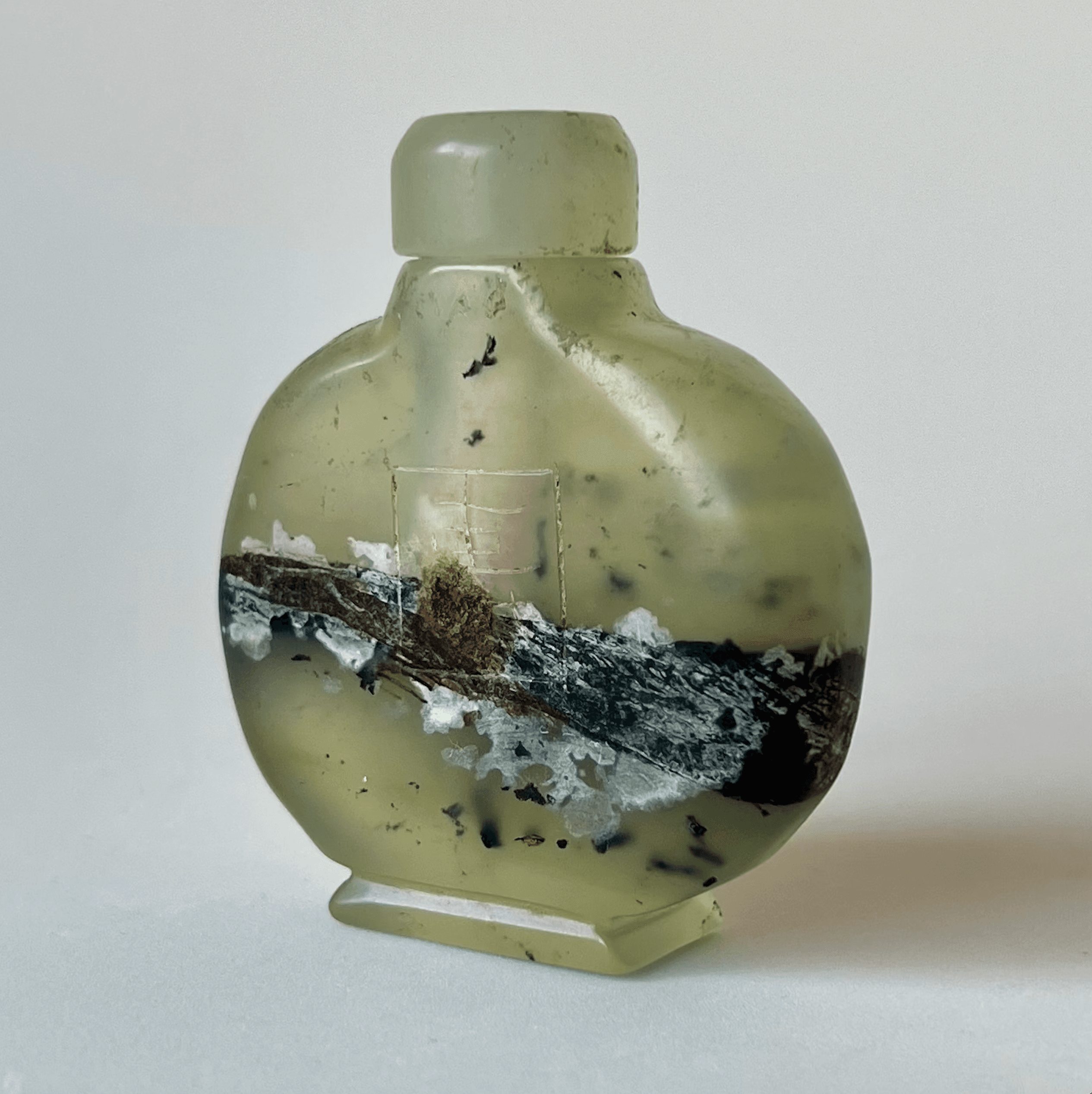 Vintage Carved Hardstone Snuff Bottle detail 3