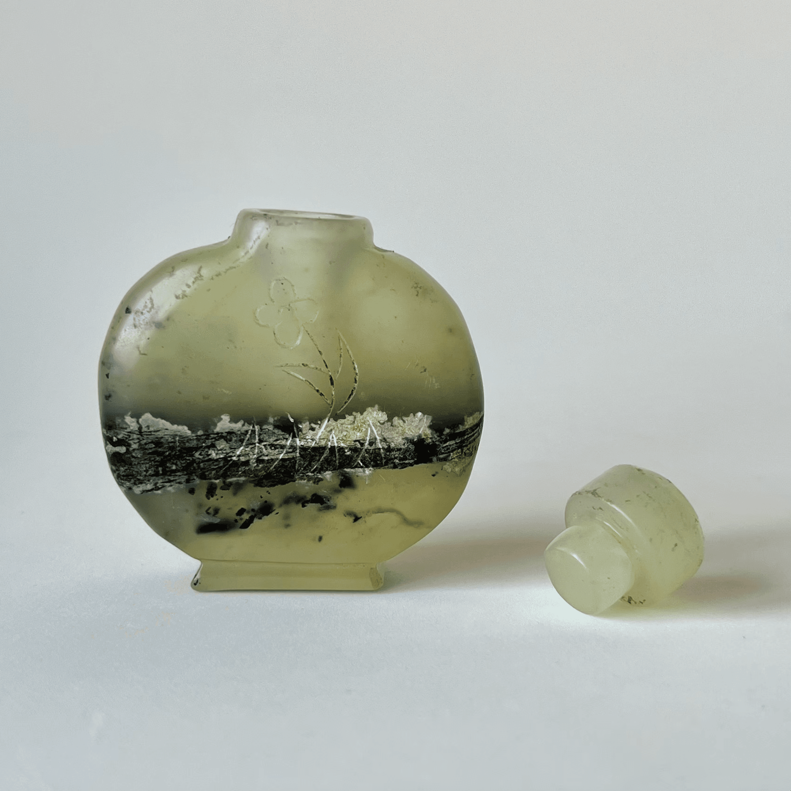 Vintage Carved Hardstone Snuff Bottle detail 4