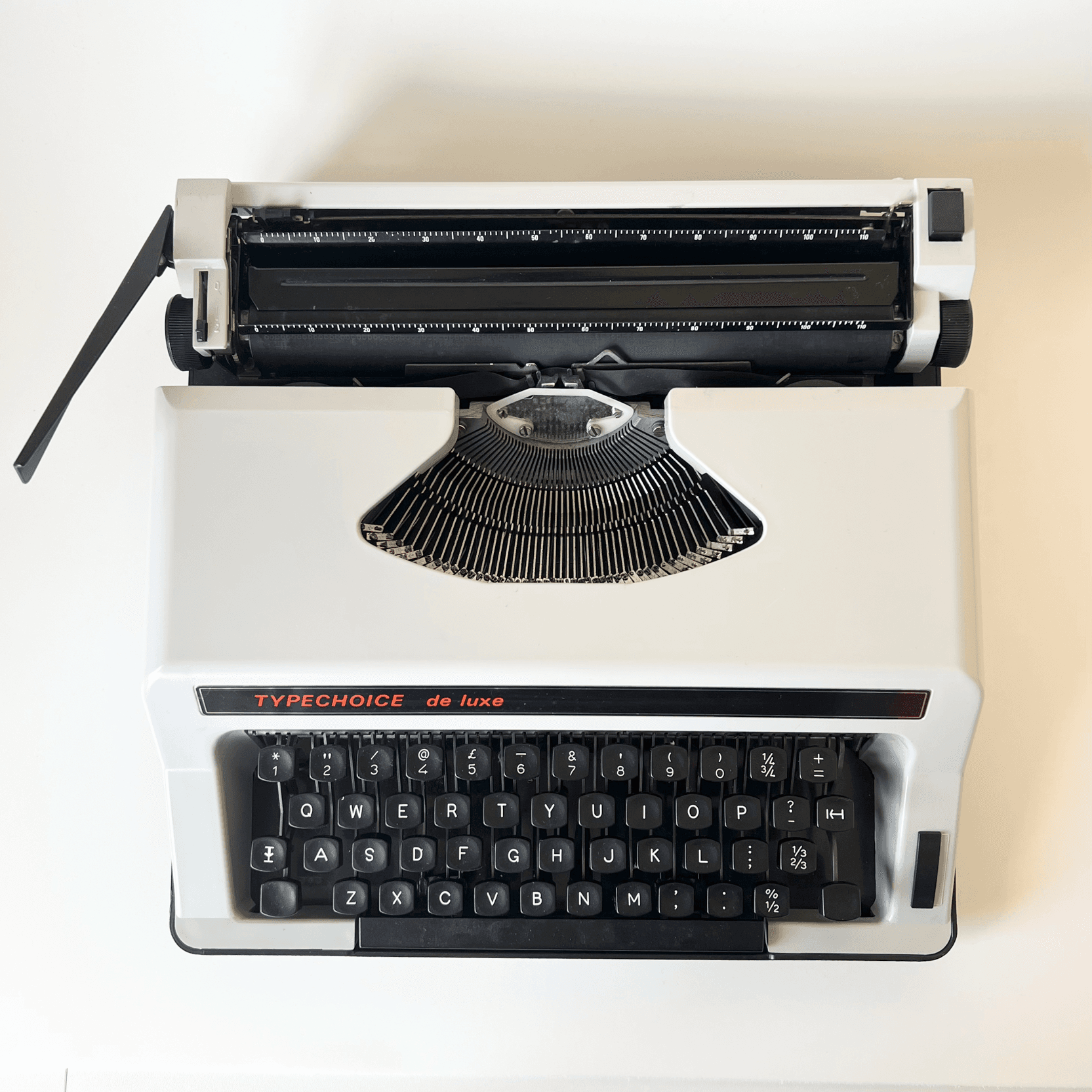 Vintage Typechoice De Luxe Manual Typewriter detail 2