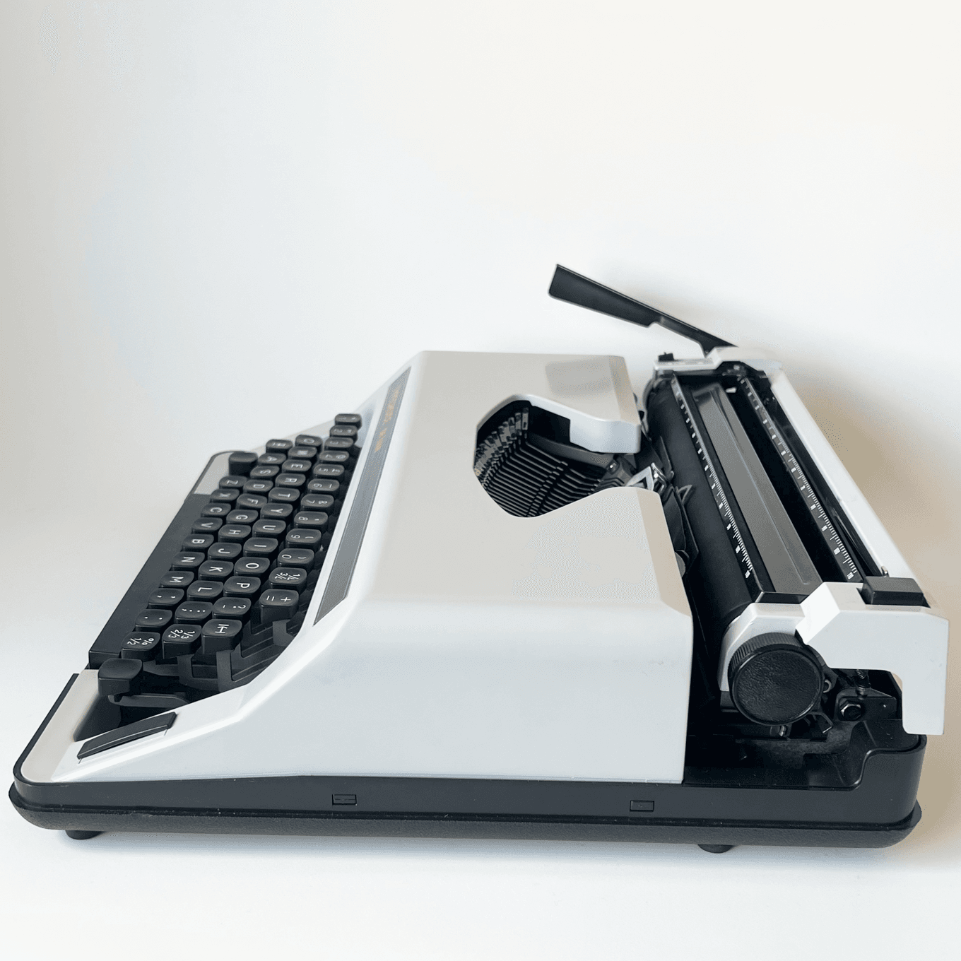 Vintage Typechoice De Luxe Manual Typewriter detail 3