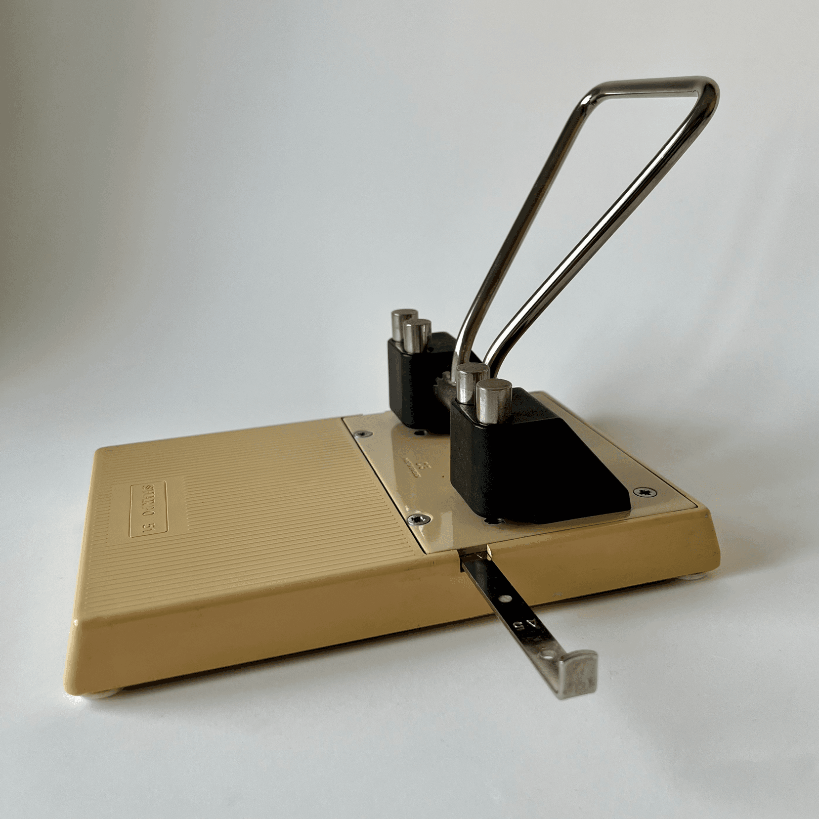 Vintage Swedish Heavy Duty Hole Punch Sharpo 51 detail 4