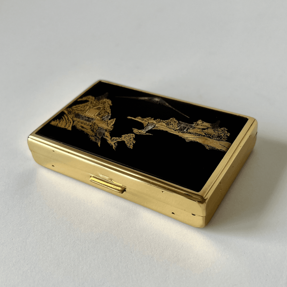 Vintage Clover Musical Powder Compact Gold Tone Vanity Case detail 2