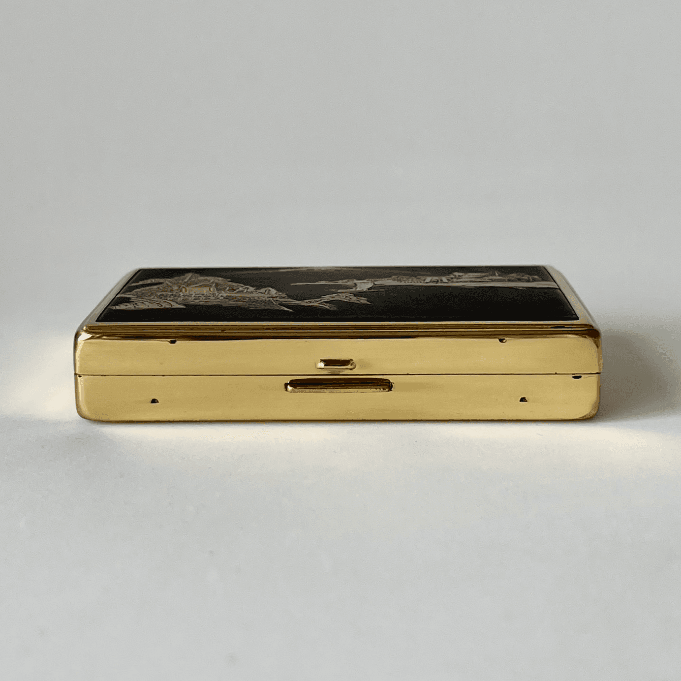 Vintage Clover Musical Powder Compact Gold Tone Vanity Case detail 6