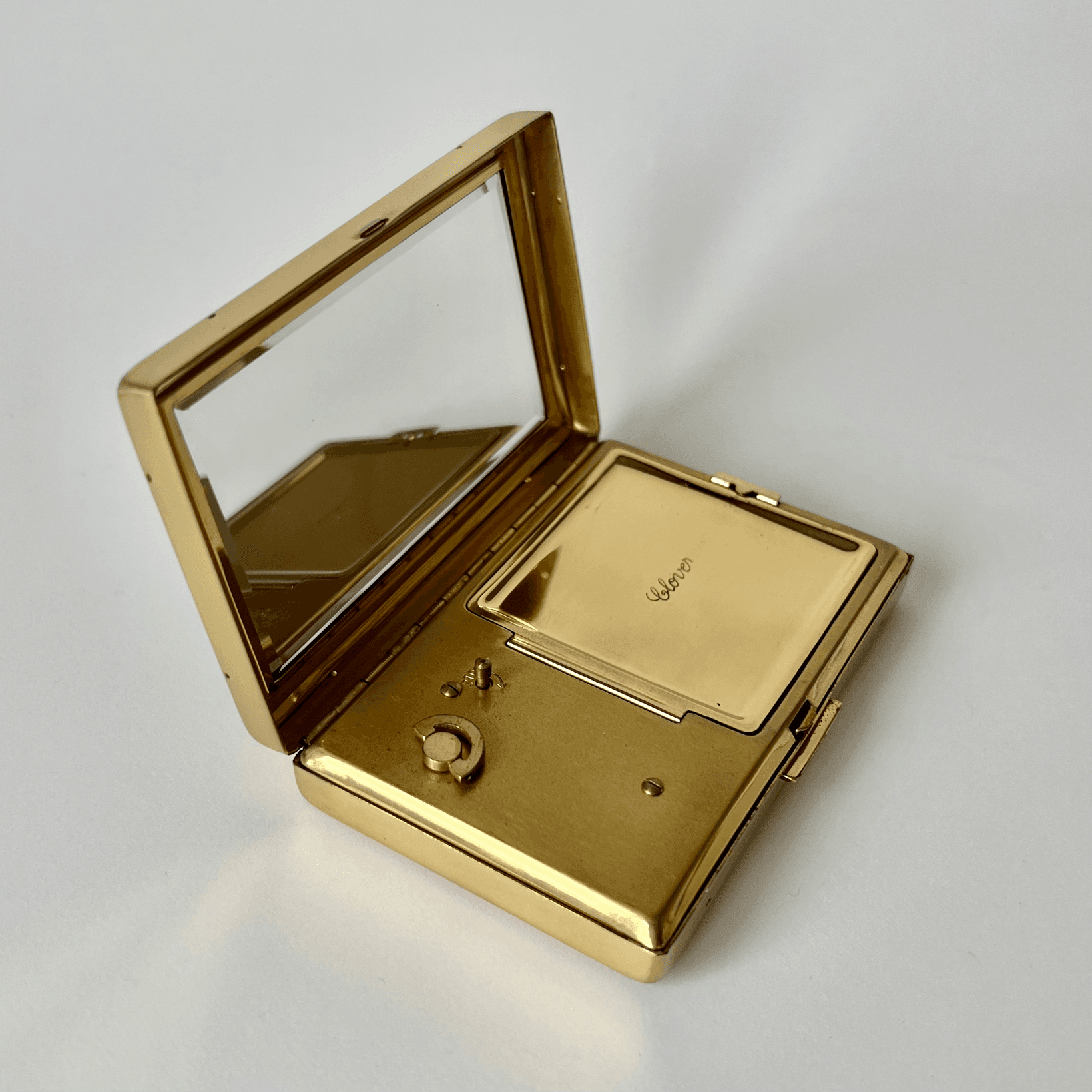 Vintage Clover Musical Powder Compact Gold Tone Vanity Case detail 9